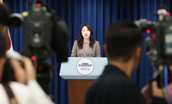 '김남국 사의' 관련 질의에 답하는 강유정 대변인