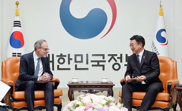 윤호중 행안부 장관, 아마존 수석 부회장 접견