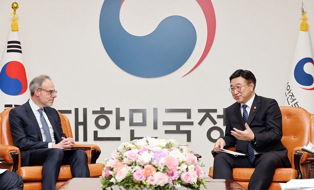 아마존 수석 부회장 접견하는 윤호중 장관