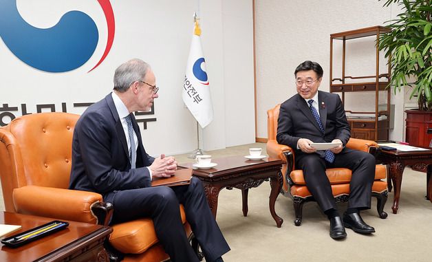 윤호중 장관, 아마존 수석 부회장 접견