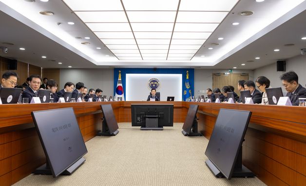 수석보좌관회의 주재하는 이재명 대통령