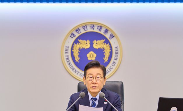 수석보좌관회의 발언하는 이재명 대통령