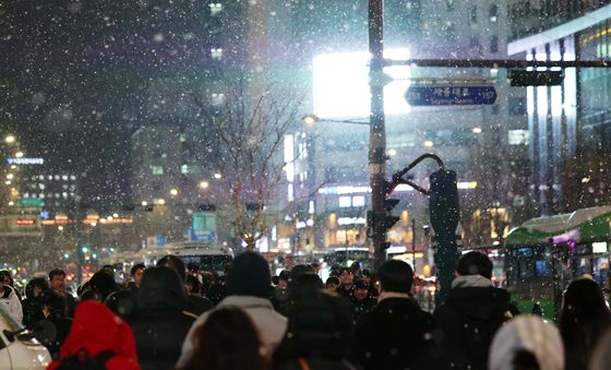 첫눈 내리는 퇴근길