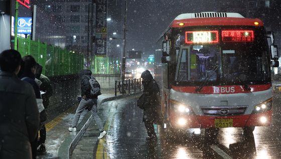 서울·인천·경기 대설 특보…퇴근길 눈발 굵어져