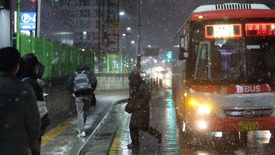 서울·인천·경기 대설 특보…퇴근길 눈발 굵어져