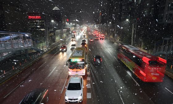 퇴근길에 쏟아지는 눈