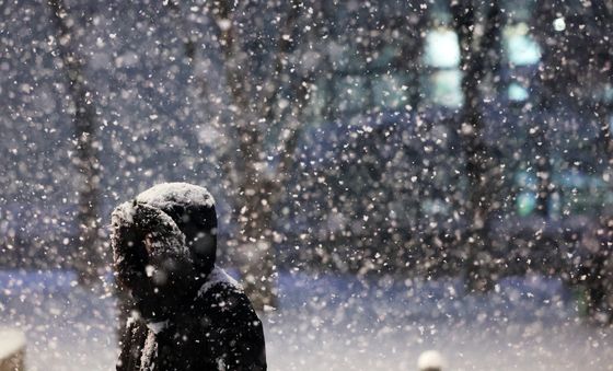 퇴근길 '폭설급 첫눈'