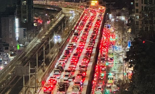 폭설로 꽉 막힌 내부순환로