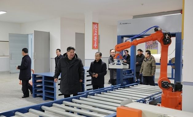 김정은, 평안남도 지방공업공장 현지료해…기술자들에게 격려 전해