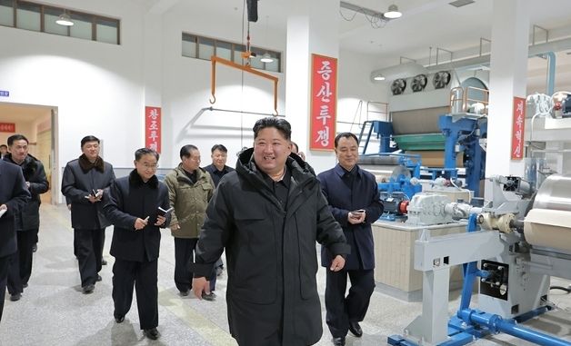 김정은, 평안남도 지방공업공장 현지료해…창조기질 발휘에 대한 기대 표명