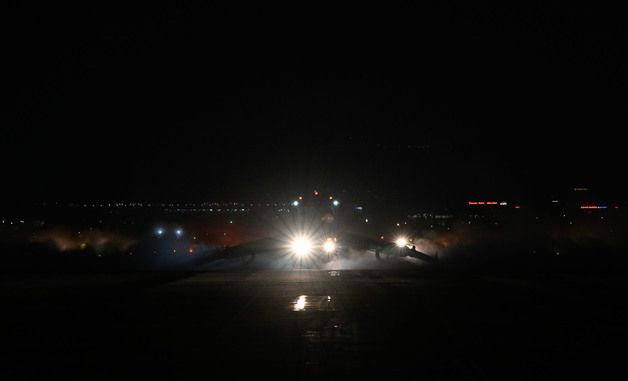 공군, 수원기지 제설작전 실시