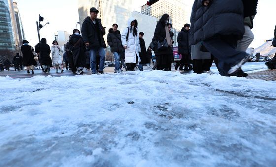 얼어붙은 출근길