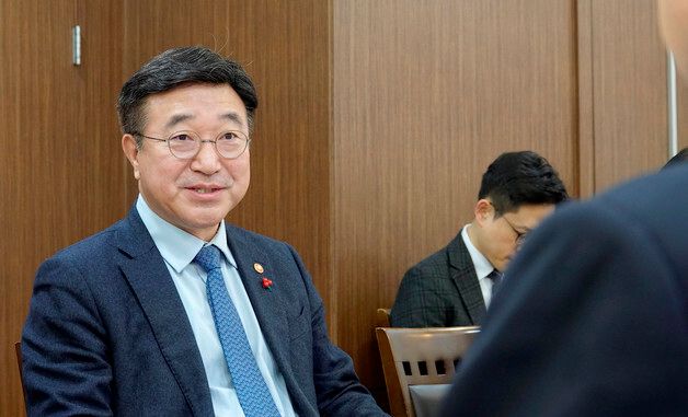 인사말하는 윤호중 장관