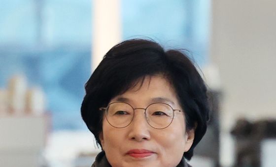 특검 출석하는 김기현 의원 아내