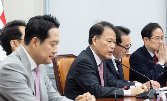 윤한홍 국민의힘 의원 "계엄 사과해야"