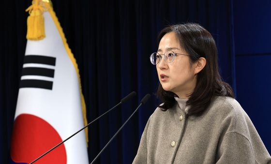 브리핑하는 장윤정 통일부 부대변인