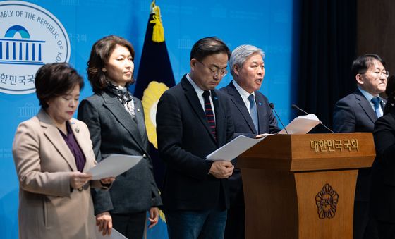 내란전담재판부 설치법 관련 기자회견하는 조국혁신당