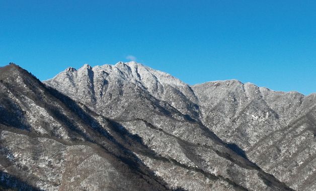 첫눈 내린 남덕유산