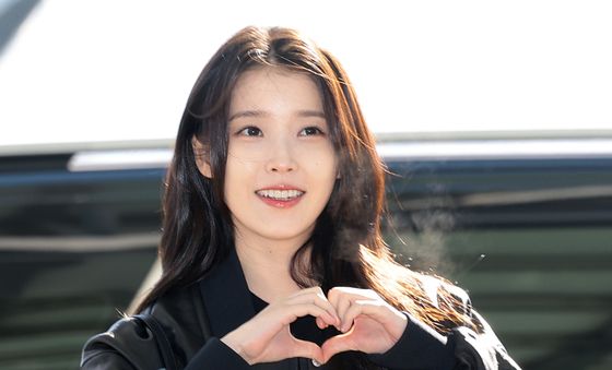 아이유, 한파 녹이는 따뜻한 하트