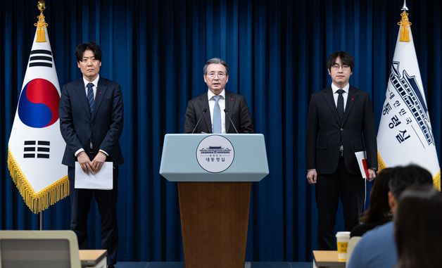 소프트뱅크그룹 회장 접견 브리핑 하는 김용범 정책실장