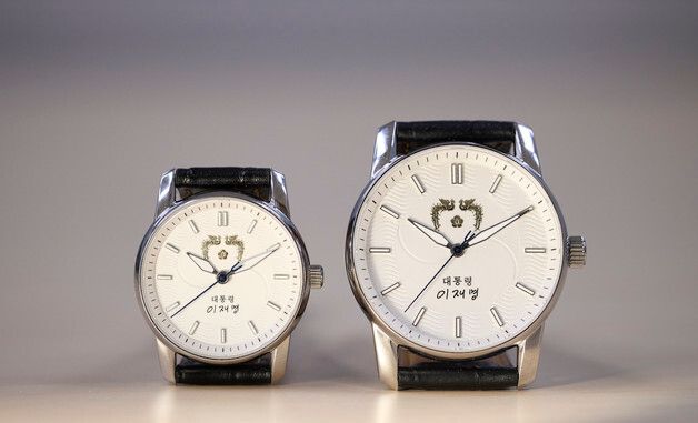 "李대통령 취임 6개월 맞아 대통령 손목시계 공개"