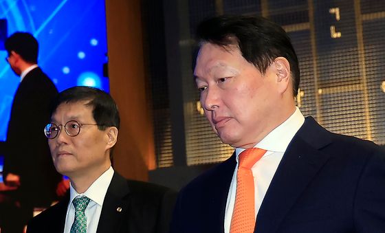 세미나 참석하는 최태원 회장과 이창용 총재