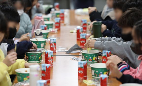 또 '급식' 중단