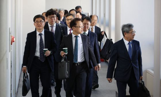 회의장 향하는 전국 법원장들