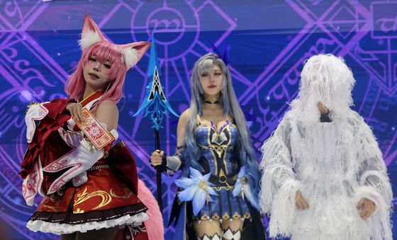 현실 세계에 등장한 캐릭터