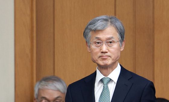 전국법원장회의 인사말 위해 단상 향하는 조희대 대법원장