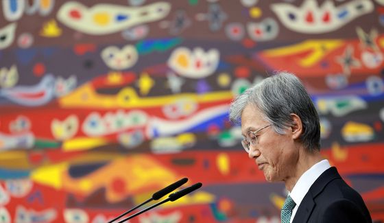 생각에 잠긴 조희대 대법원장