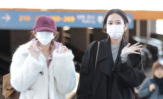 이서·안유진, 출국