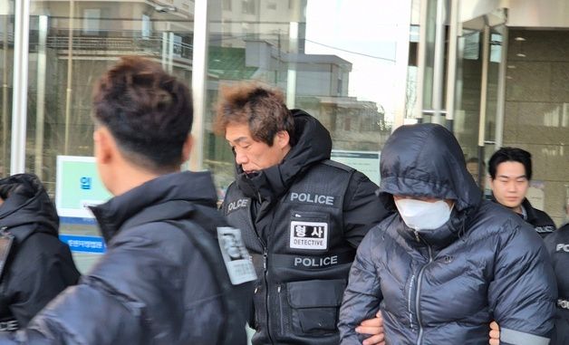 실질심사 마친 \'계엄령 놀이\' 공무원