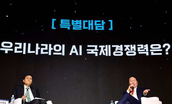 특별대담 갖는 최태원 회장과 이창용 총재