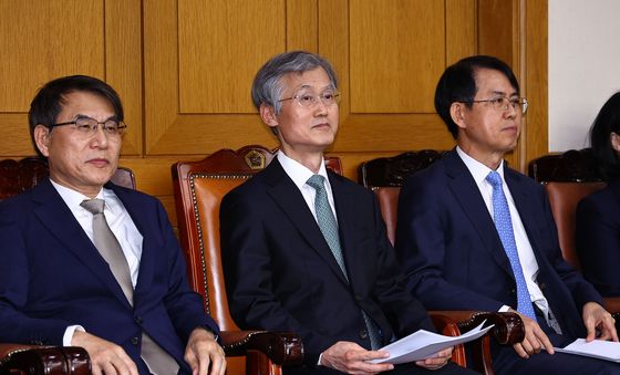 전국법원장회의 자리에 앉은 조희대 대법원장