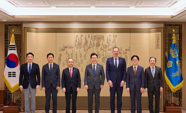 손정의 소프트뱅크그룹 회장 만난 이재명 대통령