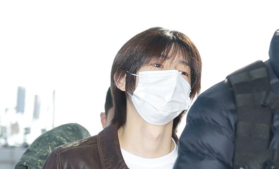 주훈, 우수에 찬 눈빛