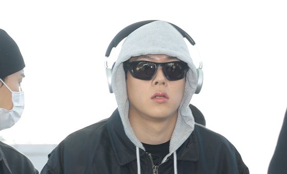 주헌, 출국도 힙하게