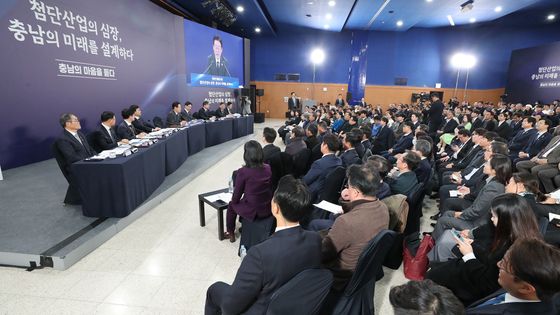 '첨단산업의 심장, 충남의 미래를 설계하다'