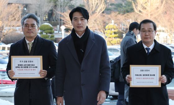 검사 감찰 요청서 제출 위해 법무부 찾은 민주당