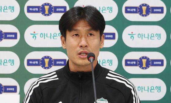 소감 밝히는 정조국 코치