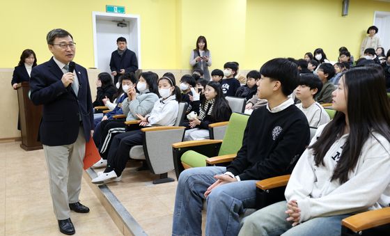 연지초 강의하는 정근식 교육감