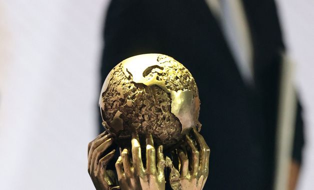 [포토] FIFA 평화상 트로피