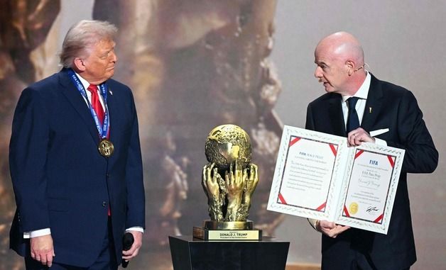 [포토] 트럼프, 초대 FIFA 평화상 수상