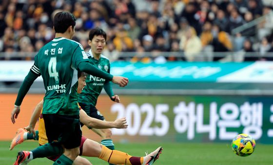 슈팅 날리는 하승운