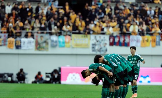 벤치 향한 골 세리머니