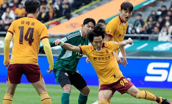 볼 걷어내는 심상민