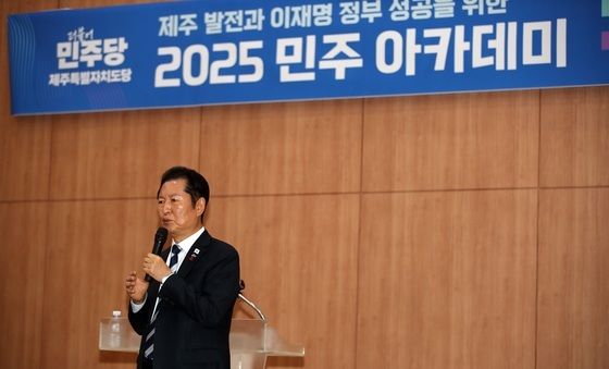 강연하는 정청래 민주당 대표