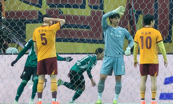 전북 역전골에 당황한 광주