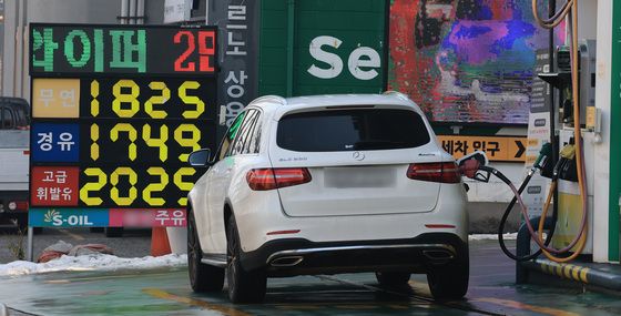 고환율에 주유소 기름값 6주째 상승